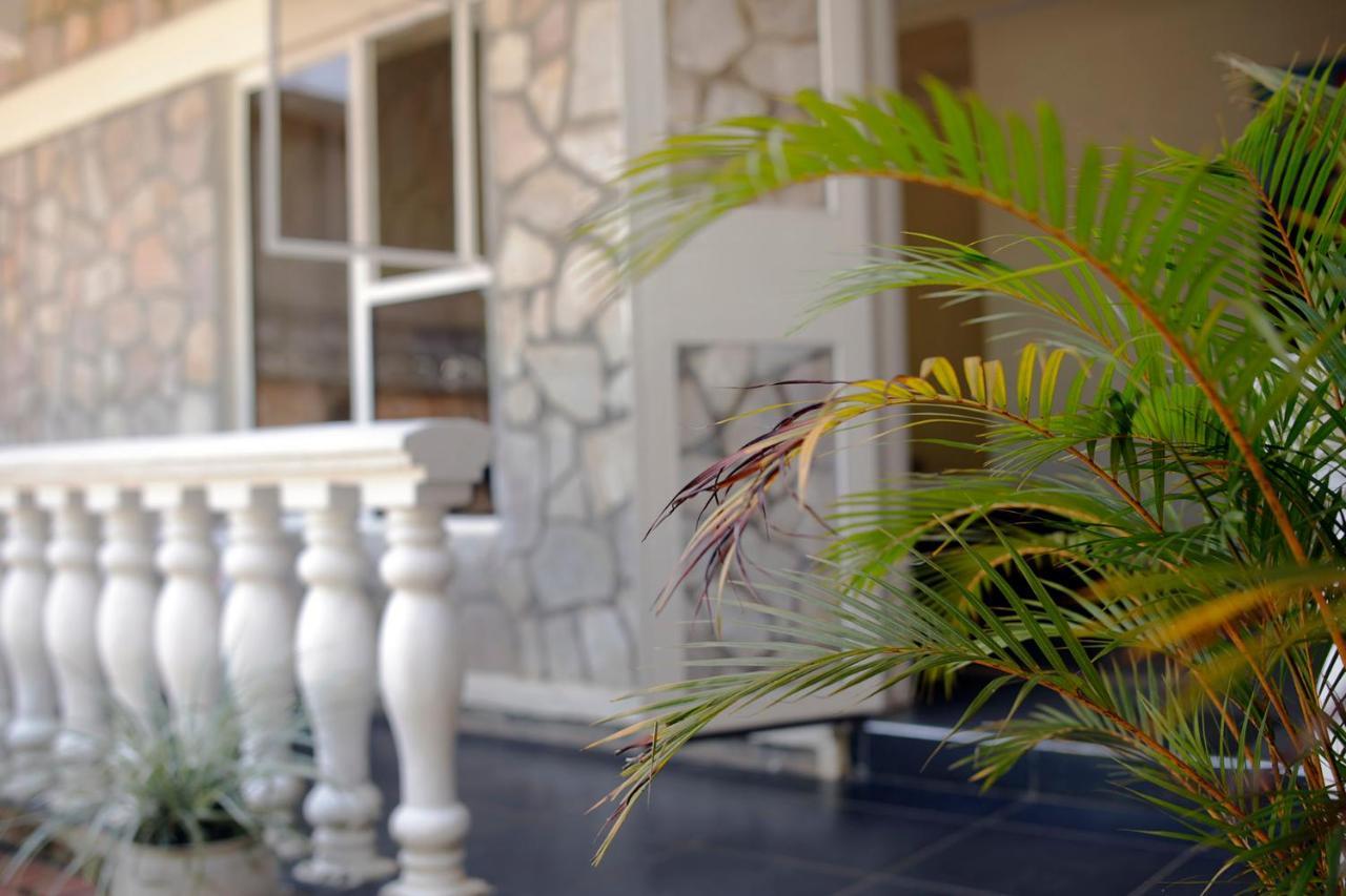 Entebbe Palm Hotel Exterior foto
